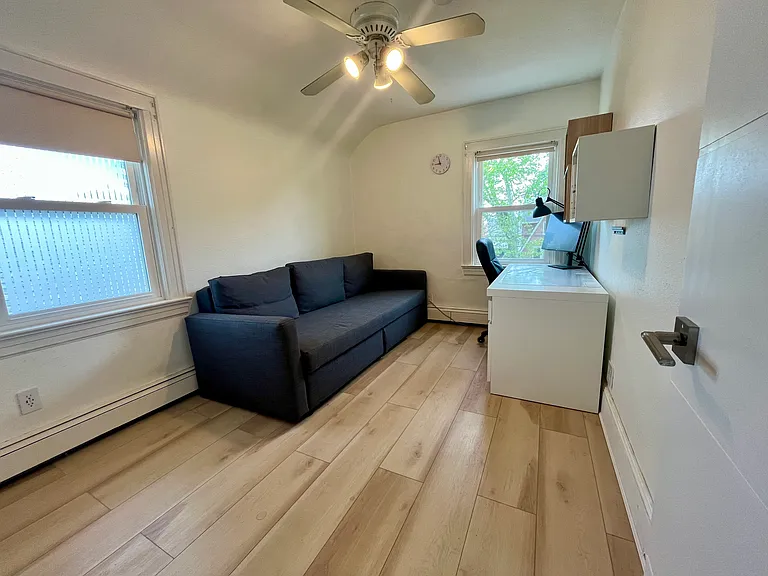 36 Lowell St — Photo 10