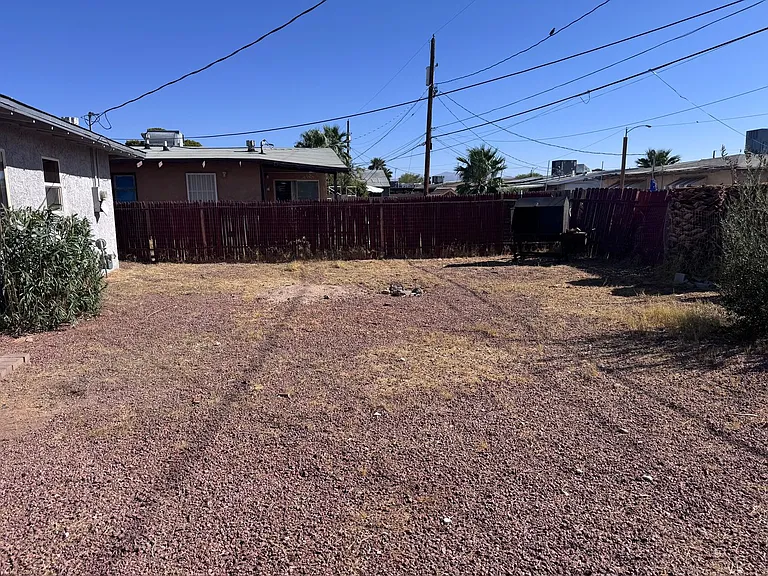 2720 Salt Lake St — Photo 17
