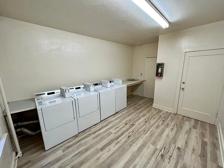 818 25th St #216 — Photo 11