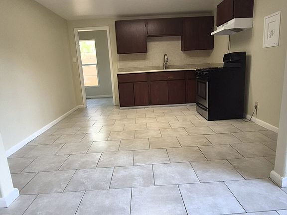 2nd image of 2061 Maple St
