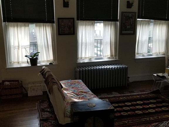 4th image of 7515 N Winchester Ave #1W
