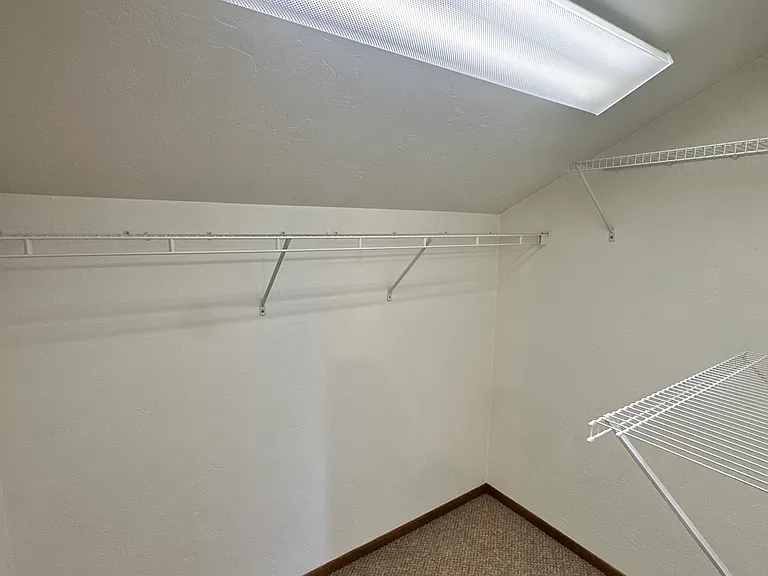 276 Kelly Blvd — Photo 24