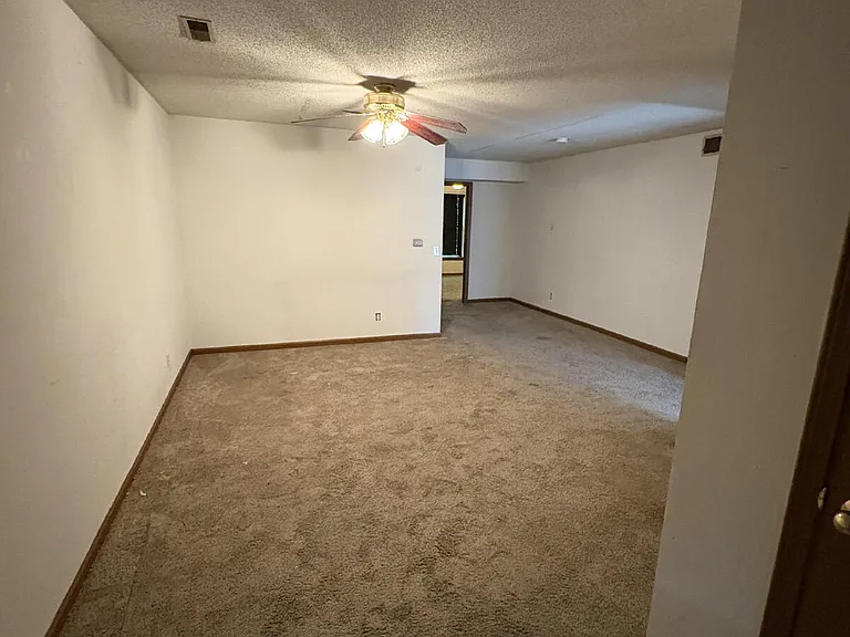 1602 Paris Rd #6 — Photo 2
