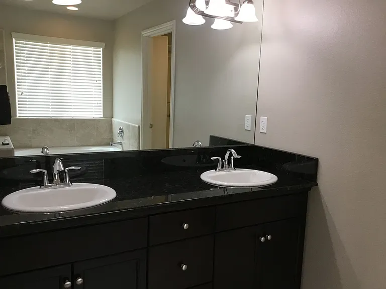 3431 Marengo Ave — Photo 12