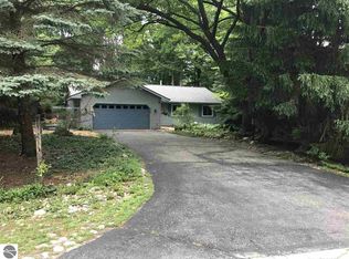 3423 Holiday View Dr, Traverse City, MI 49686