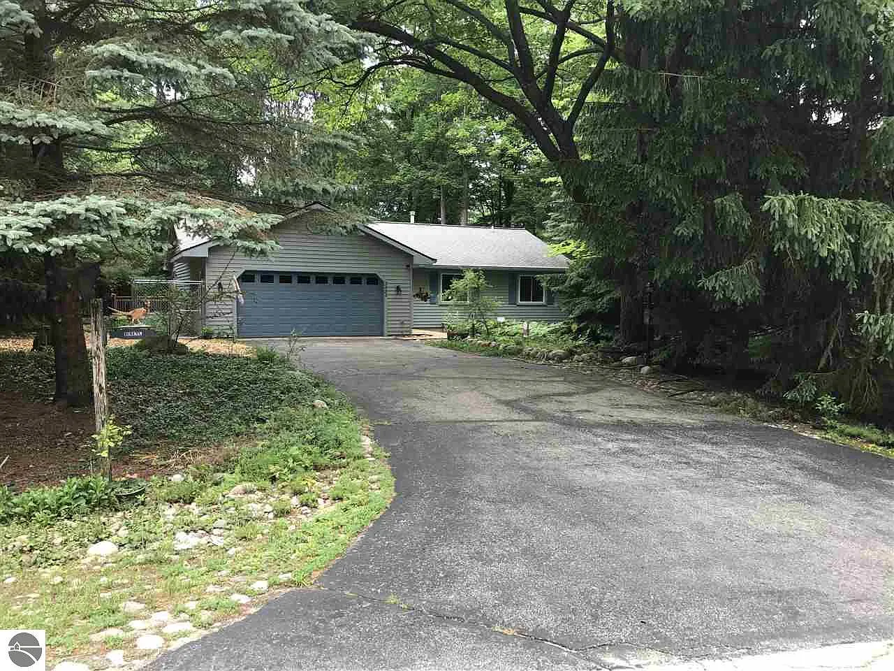 3423 Holiday View Dr photo 1