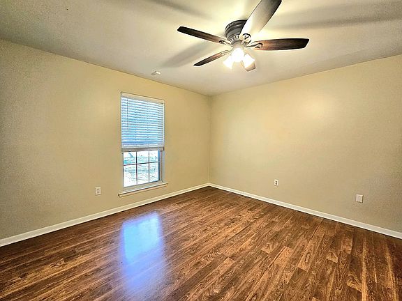 4th image of 1112 Cobb Rd