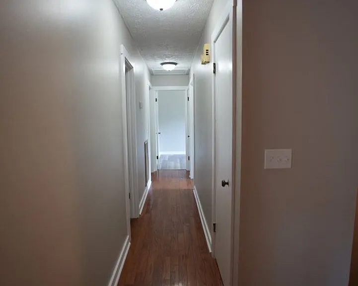 922 Henry Ct SW — Photo 8