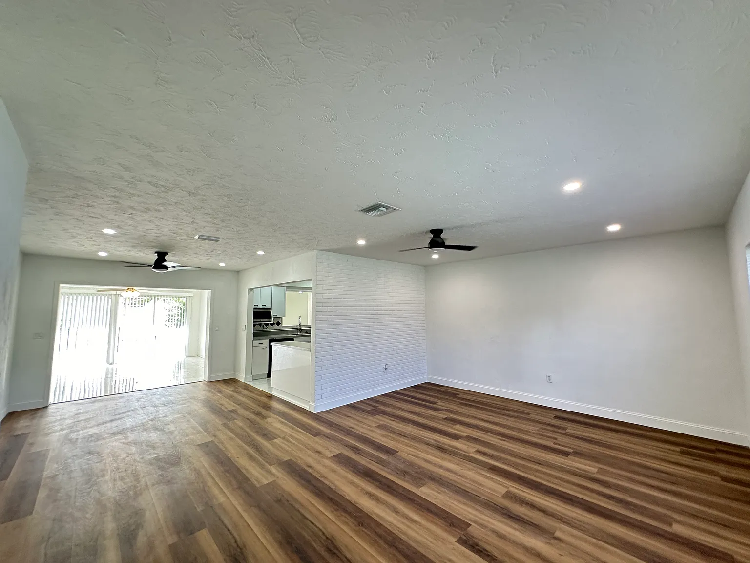 Fenway Dr, Sarasota — Photo 4