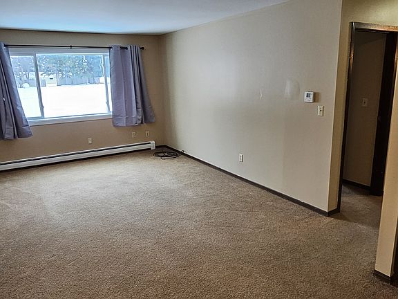 4th image of 1025 Railroad Ave E
