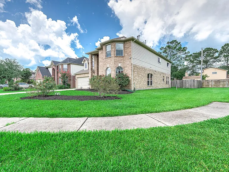 3720 Armand Dr — Photo 3