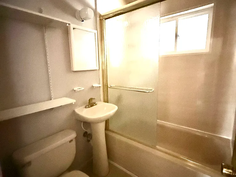 304 Lillian Ln — Photo 14