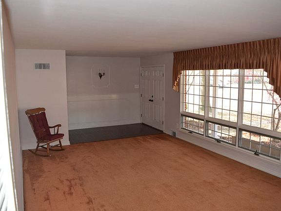 3rd image of 12 Valley Dr