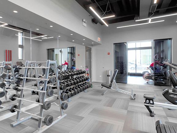 5th image of 330 N Jefferson St #1402