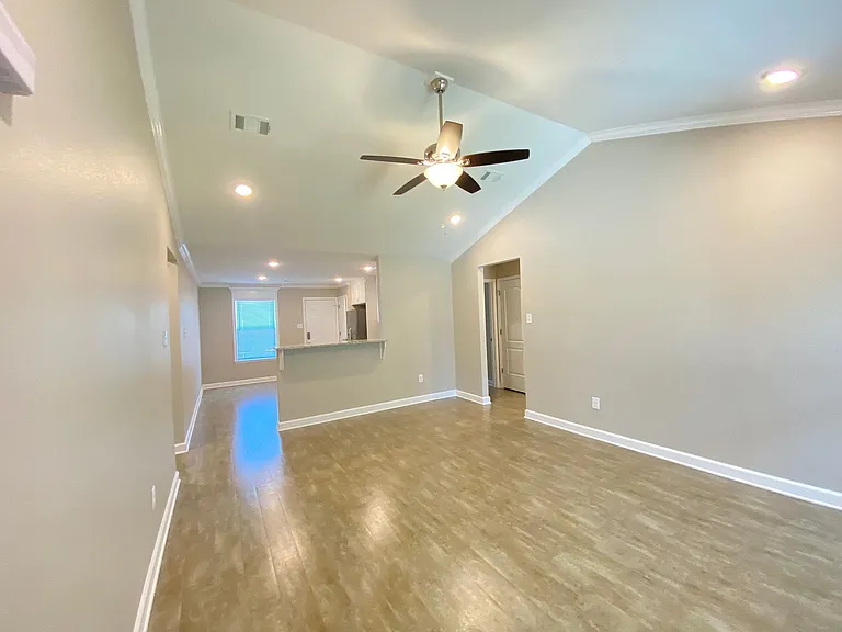 103 Redbud Ct — Photo 16