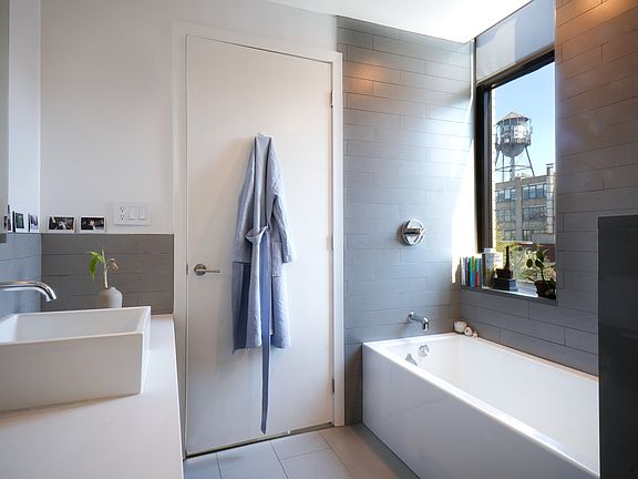 5th image of 122 West St APT 4F