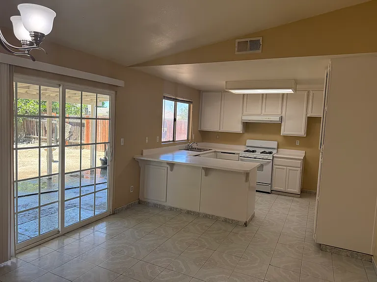 172 Peppertree Way — Photo 5
