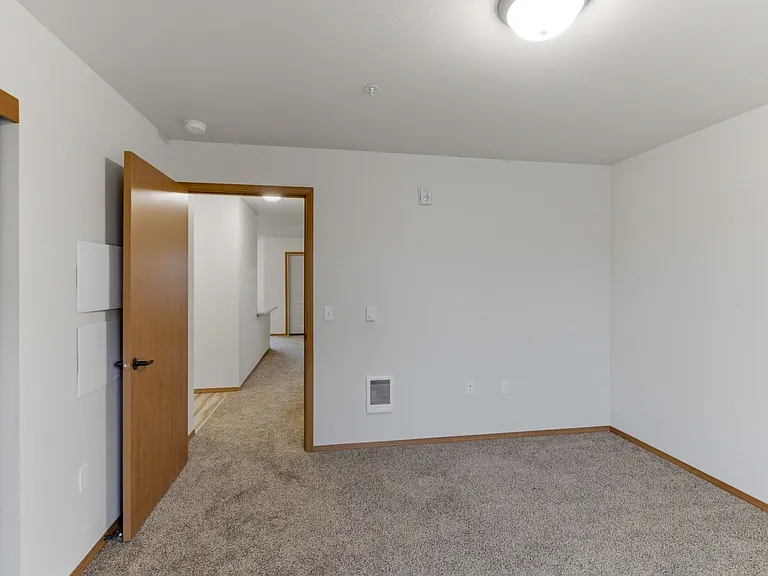 Oak Springs Apartments — Photo 42