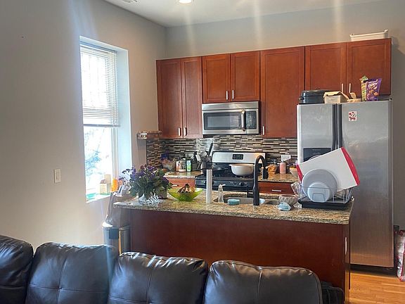 3rd image of 3214 W Fullerton Ave #1