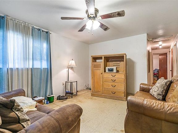 3rd image of 7122 Poinsettia Dr