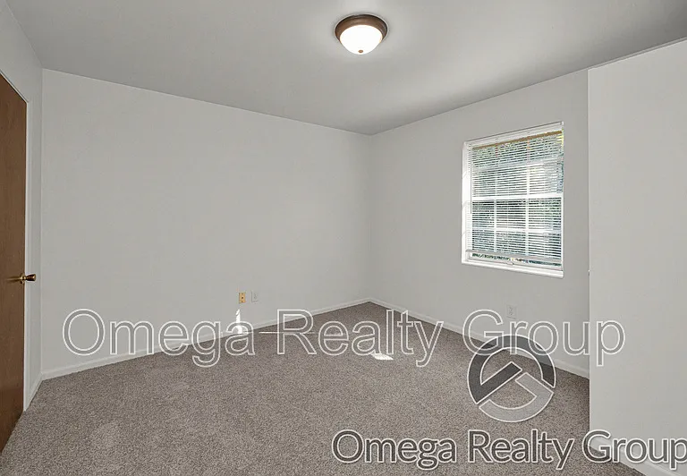 2020 High School Rd #H — Photo 18