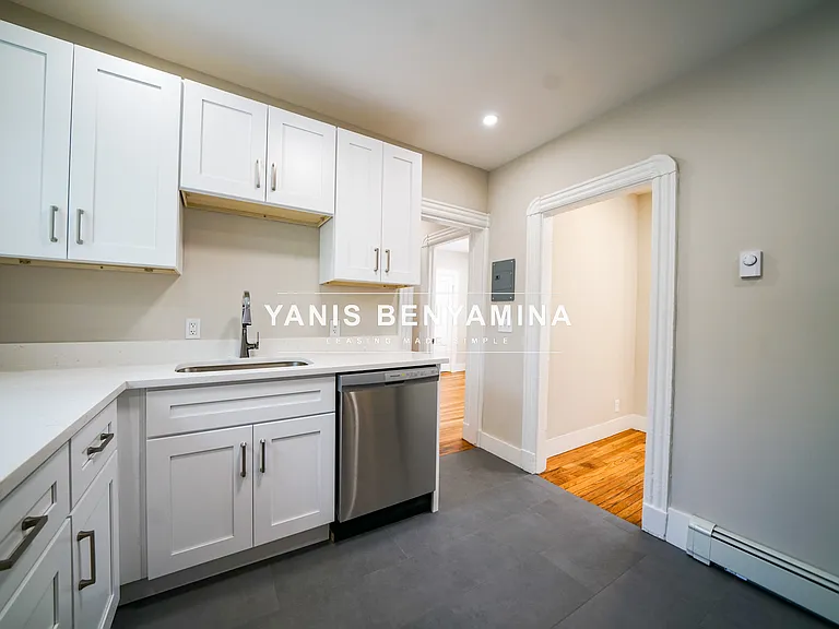 568 Green St #2 — Photo 11