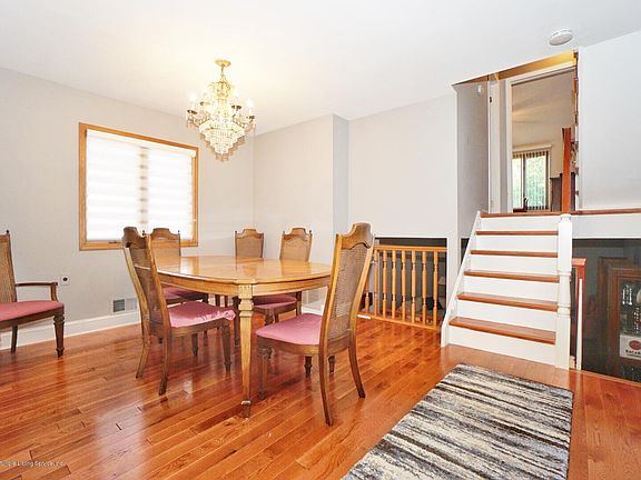 5th image of 27 Vineland Ave