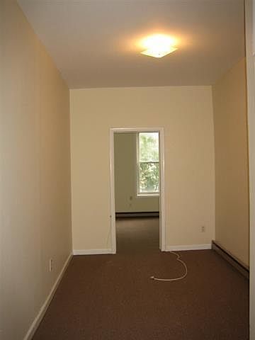 2nd image of 522 Jefferson St #4