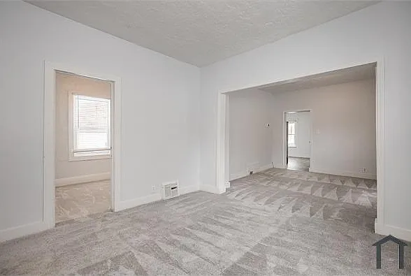 10011 Elizabeth Ave — Photo 3