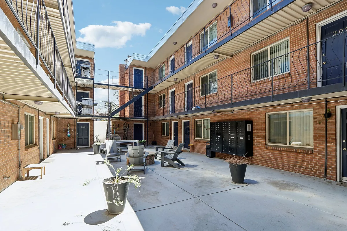 Building Photo - 222 Logan