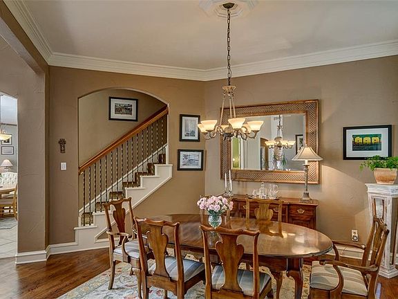 5th image of 1101 Versailles Ct