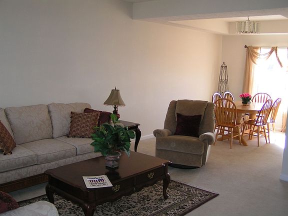 Entry Room looking into Formal Dining Room