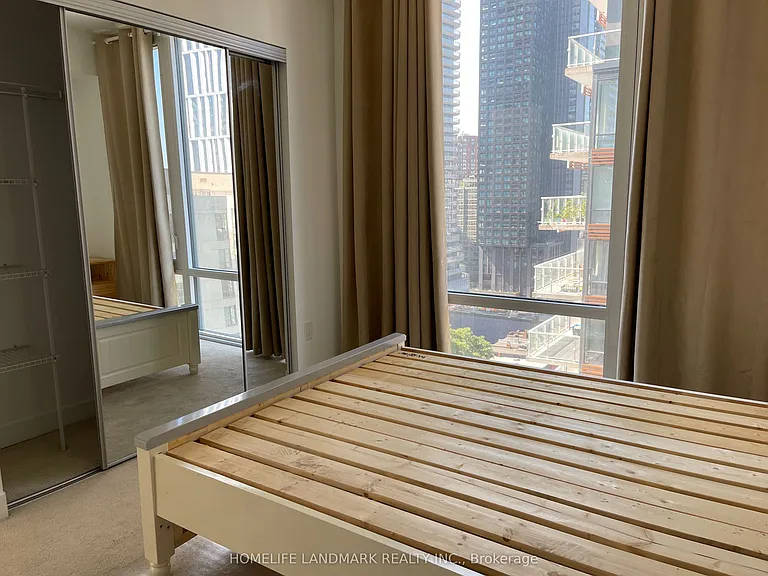501 Yonge St #1402 — Photo 6