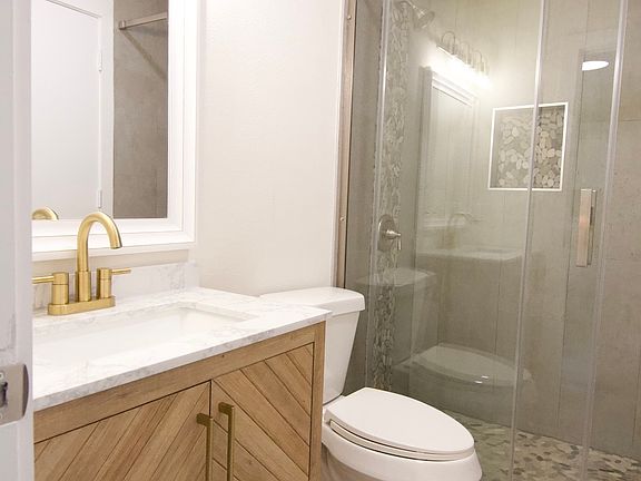 3rd image of 1231 Lexington Sq