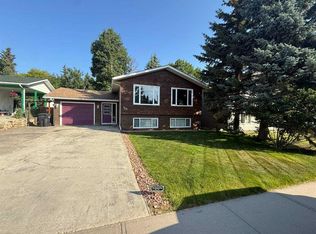 165 S Hansen Dr, Hinton, AB T7V 1J2