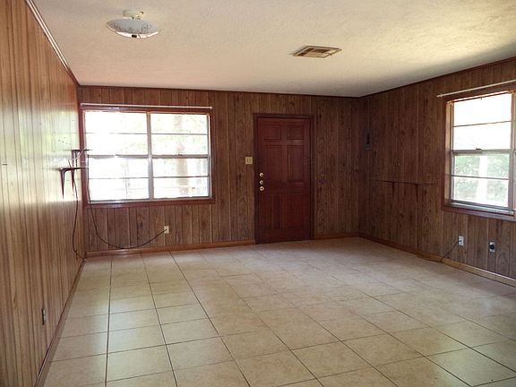 5th image of 1049 Charmaine Dr. S