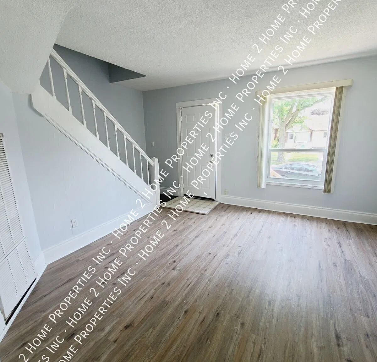 881 Elm - beautiful townhouse! — Photo 3