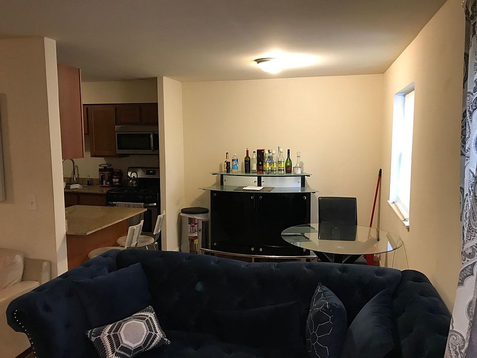 1st image of 7522 N Greenview Ave APT 304