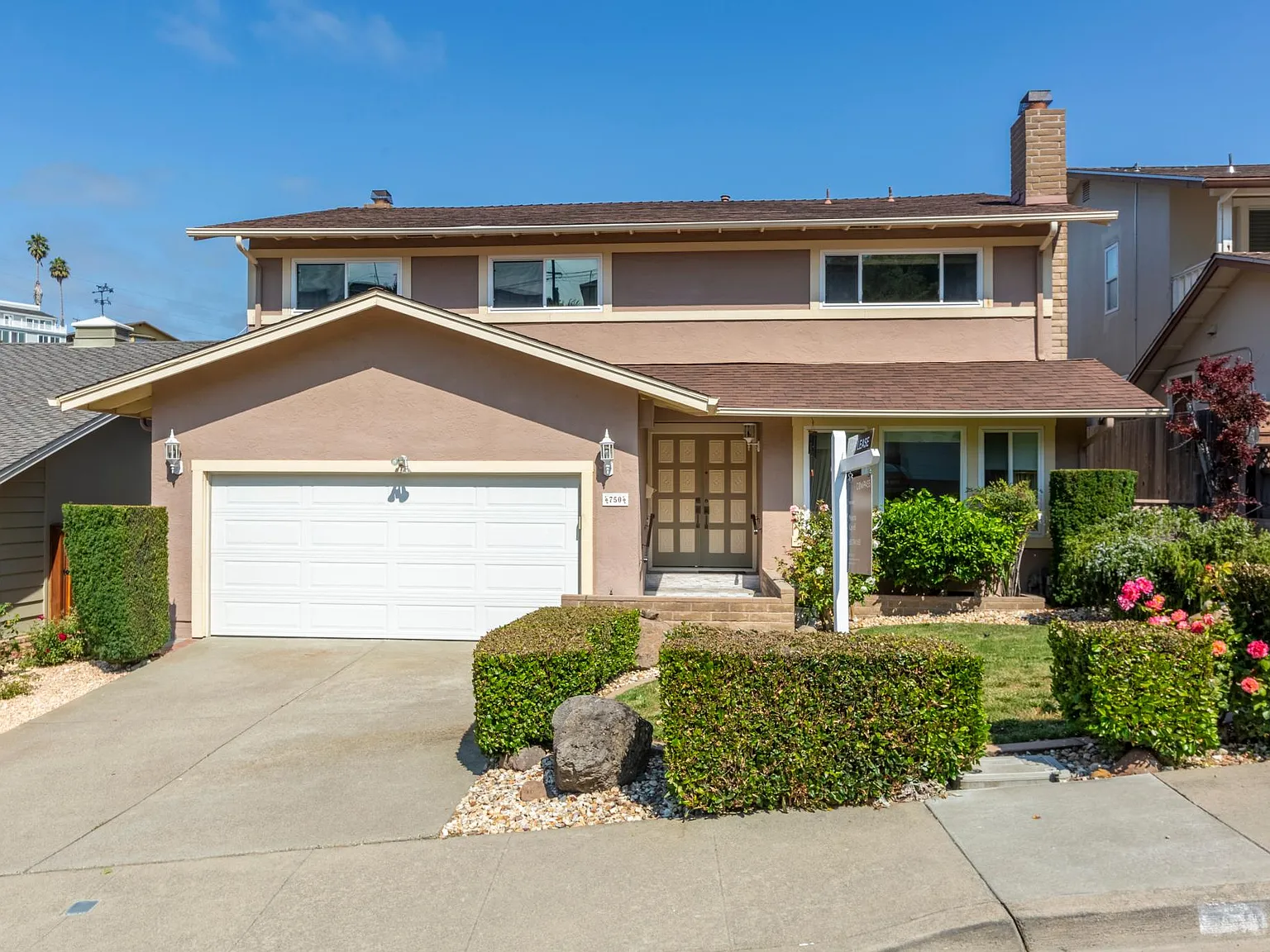4 bed, 2.5 bath, 3130 sqft, $7,500 — Photo 1