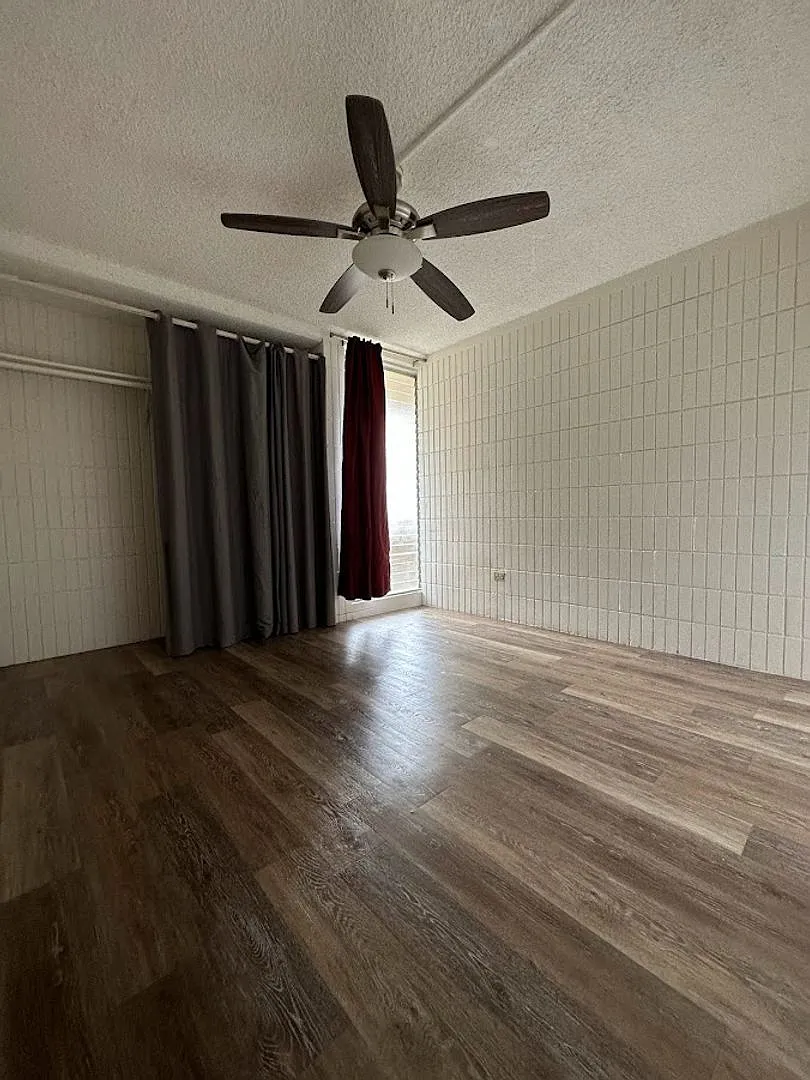 Sunset Lakeview 3 bedroom, 2 bath, 1 parking, water/sewer incl, amenities, renovated unit in 2022 — Photo 2
