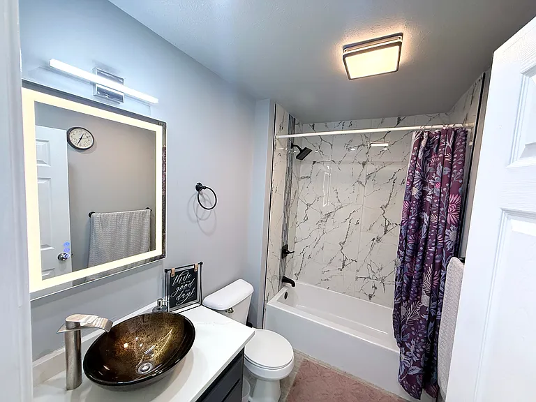 2244 W Taft St — Photo 8