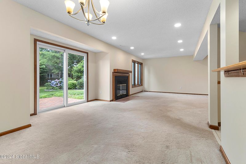 4th image of 5 Rusfield Drive