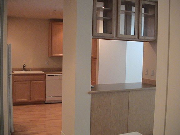 4th image of 11648 NE 92nd St #B2