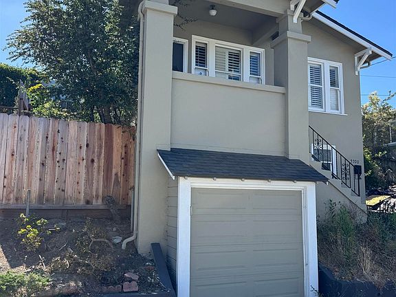3rd image of 3700 Laguna Ave