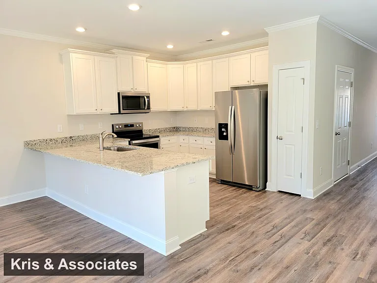 6802 Eddy Point Ln — Photo 3