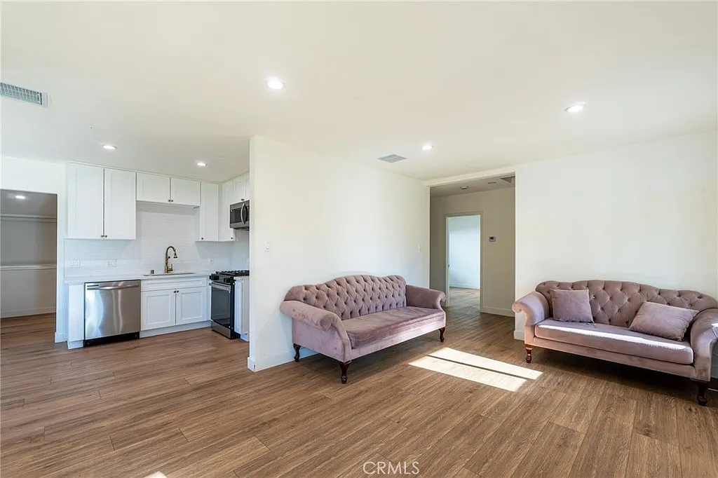 2 bed, 1119 sqft, $2,950 — Photo 3