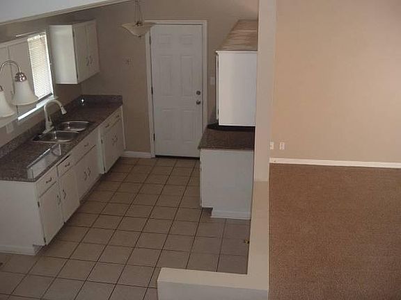 4th image of 5100 Carbondale Dr