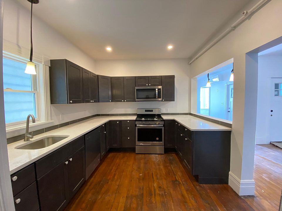 1st image of 723 Warren St #2