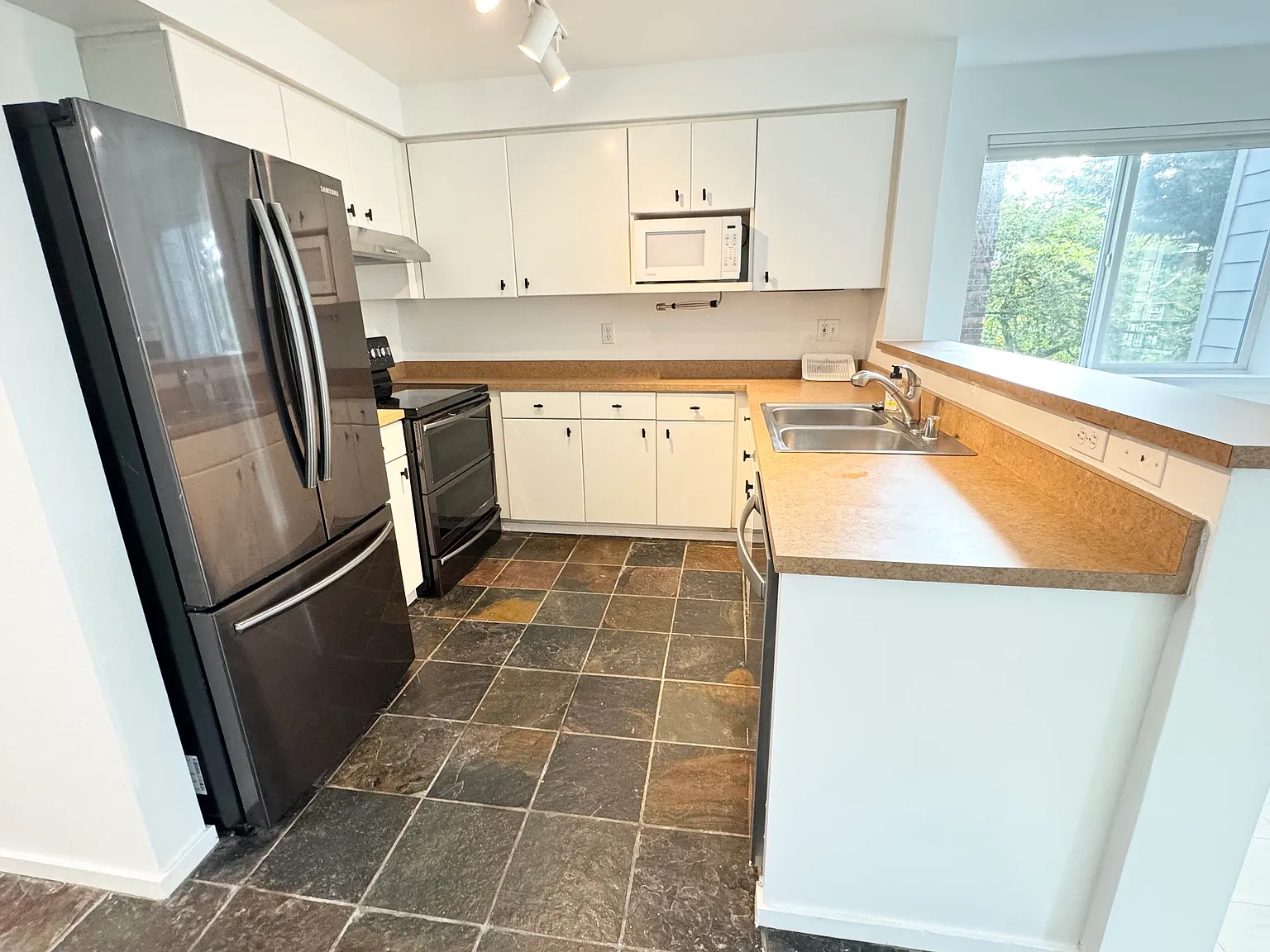 2 bed, 797 sqft, $2,995 — Photo 3