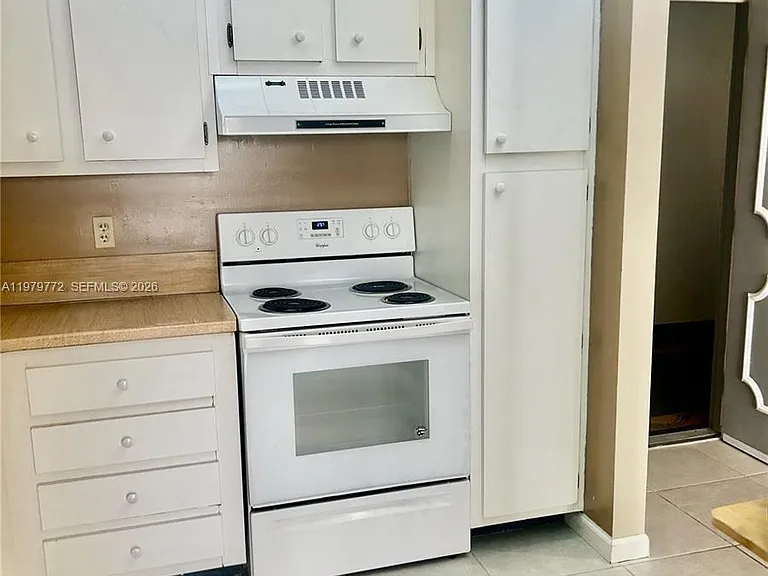 1200 Saint Charles Pl #606 — Photo 7